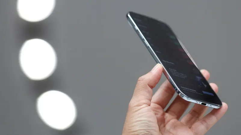 iPhone Air 2025, Apple China, eSIM Technology, Smartphone Security, iPhone Battery Life, Fast Charging, Gaming Smartphones, Data Transfer, Smartphone Productivity, Apple iPhone Delay